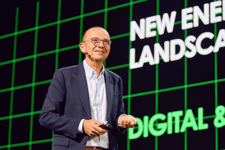 Alle bransjer står nå overfor den samme utfordringen: å bruke energi langt mer effektivt enn i dag, mener CEO i Schneider Electric Olivier Blum. Foto: Schneider Electric.