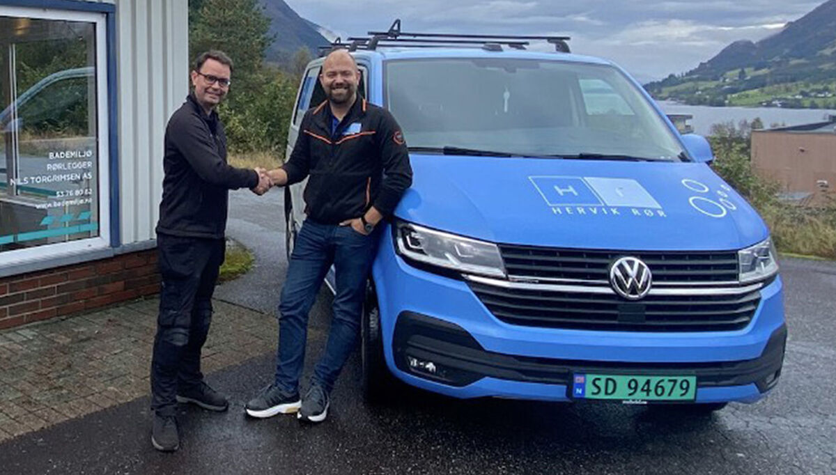 - Økt kapasitet og fleksibilitet til å påta seg større og flere prosjekter parallelt, og bedre konkurransekraft gjennom stordriftsfordeler og optimalisert ressursbruk, er noen av grunnene til at vi har fusjonert, sier Erik Hervik i Hervik Rør AS og Bjarte Torgrimsen, tidligere daglig leder i Nils Torgrimsen AS.