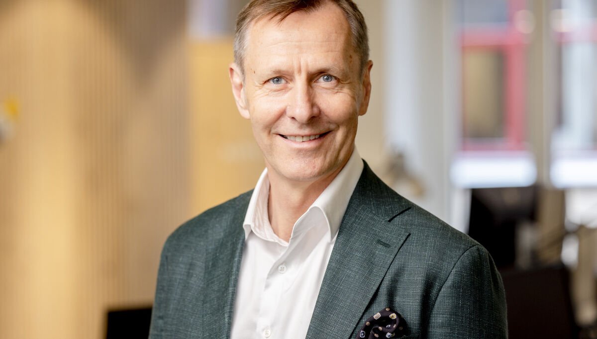 Arkitekt Nicolai Riises diagnose er klar: Regelverk, normer og anbefalinger har vokst i omfang uten at noen systematisk har spurt hva som gir verdi til beboere, driftsøkonomi og samfunn. Foto: Mad arkitekter