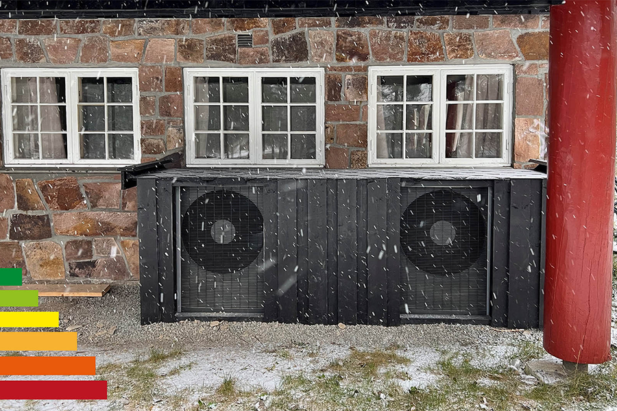 Bilde av luft-til-vann-varmepumper på Tryvannstua i Oslo. FOTO: Norsk Varmepumpeforening - Rolf Iver Mytting Hagemoen.