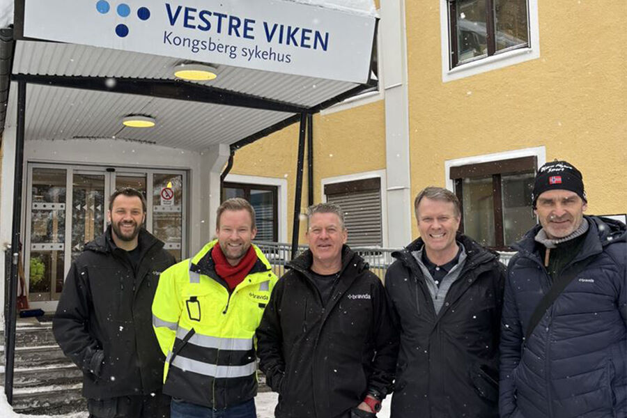 På bildet ser vi fra venstre, Morten Skar (Rørlegger Bravida), Lars Bråten (Avdelingsleder Bravida), Kai Thore Hals (Bas Bravida), Sigmar Karason (prosjektleder Vestre Viken), Kristian Qvenild (serviceleder Bravida)