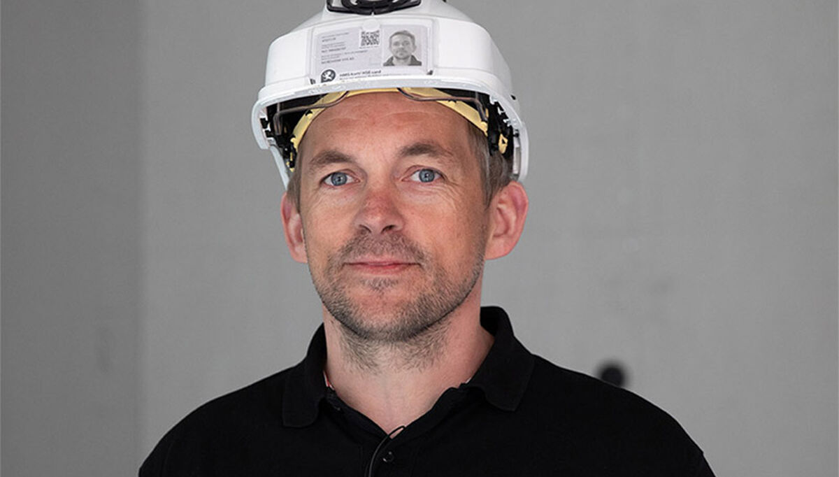 Daglig leder, Raymond Hofstad, begynte selv om lærling i bedriften i 2003. Foto: Armaturjonsson AS