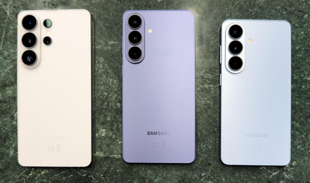 Her er årets serie Samsung Galaxy S26-modeller: Galaxy S26 Ultra med 6,9" skjerm (t.v.), Galaxy S26+ med 6,7 Her er årets serie Samsung Galaxy S26-modeller: Galaxy S26 Ultra med 6,9" skjerm (t.v.), Galaxy S26+ med 6,7