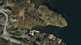 Et dronebilde av Krossvikbukta