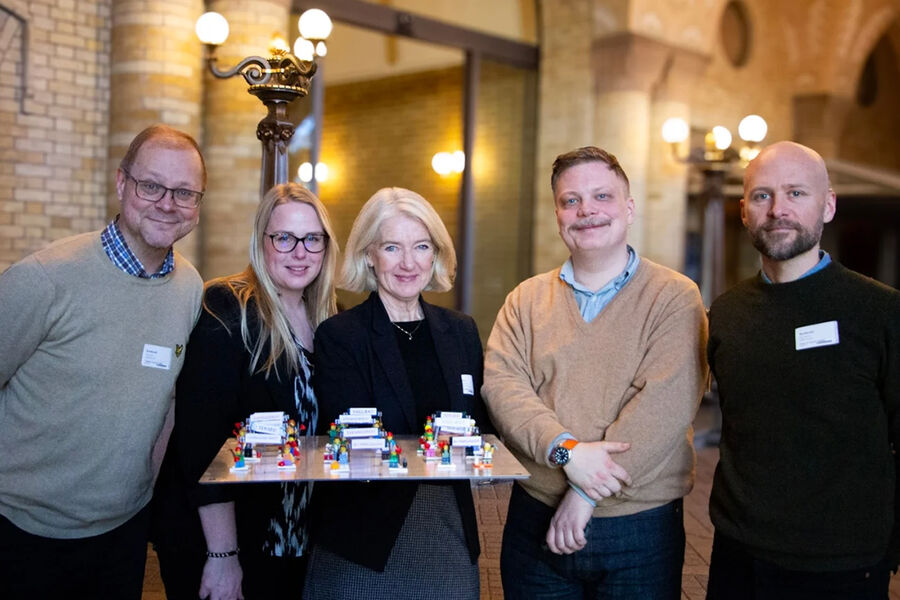 Gruppen ble ønsket velkommen av Christian Sørgjerd (Rødt), politisk rådgiver (kommunal/forvaltning). Fra venstre: Kristian Ilner, Iselin Abell Nilsen, Marianne W. Røiseland, Christian Sørgjerd og Joachim Espe. Foto: Rørentreprenørene Norge.