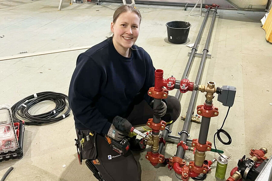 Lærling Benedicte Gabrielsen i Eriksen & Jensen AS. Foto: Eriksen & Jensen AS