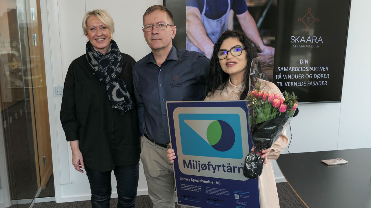 To ansatte som jobber i Skaara Spesialvindu