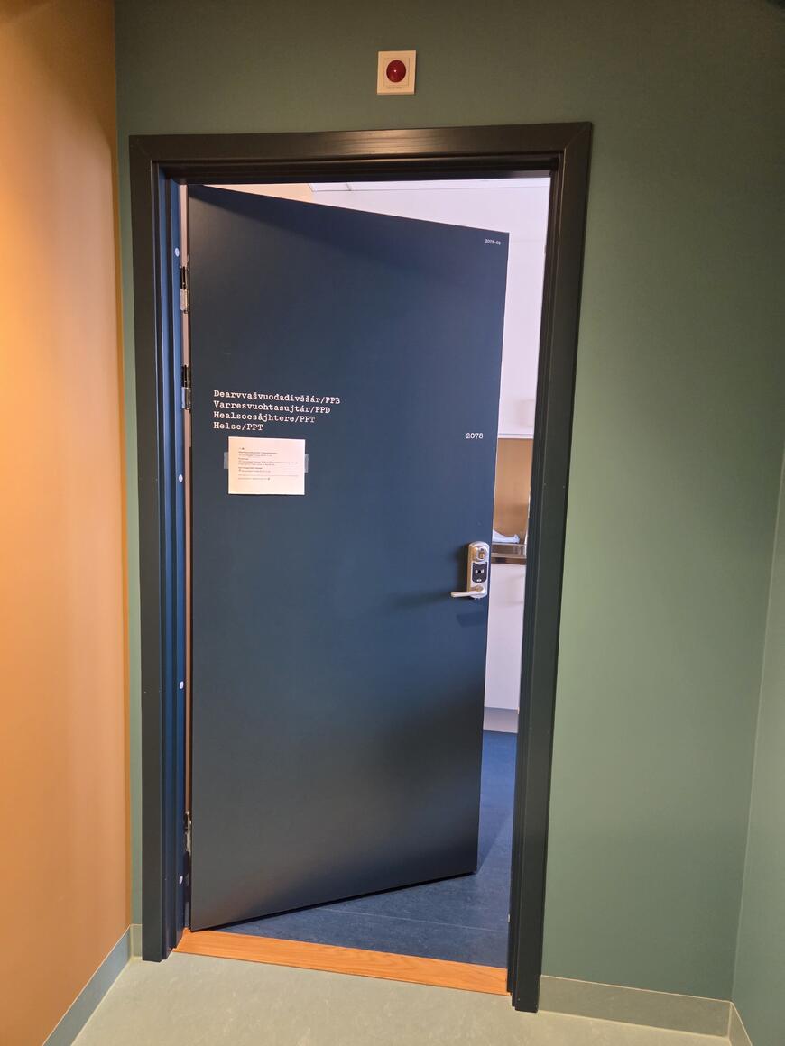 Dør inn til helsesykepleier