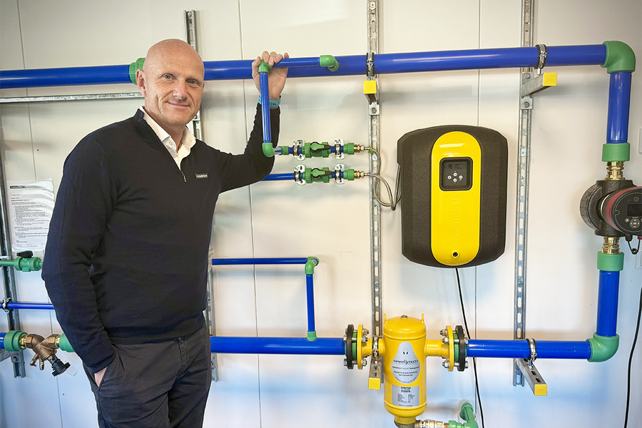 – Vi har satt sammen en pakke av produkter og tjenester som vi mener er ganske unik i markedet. Nå handler det om å utvikle oss videre og møte behovene der ute, sier Kenneth Riisa, avdelingsleder for Prefab og vannbehandling i Armaturjonsson.