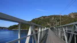 Gangbro ved jernbane