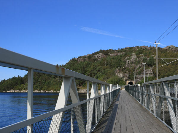 Gangbro ved jernbane