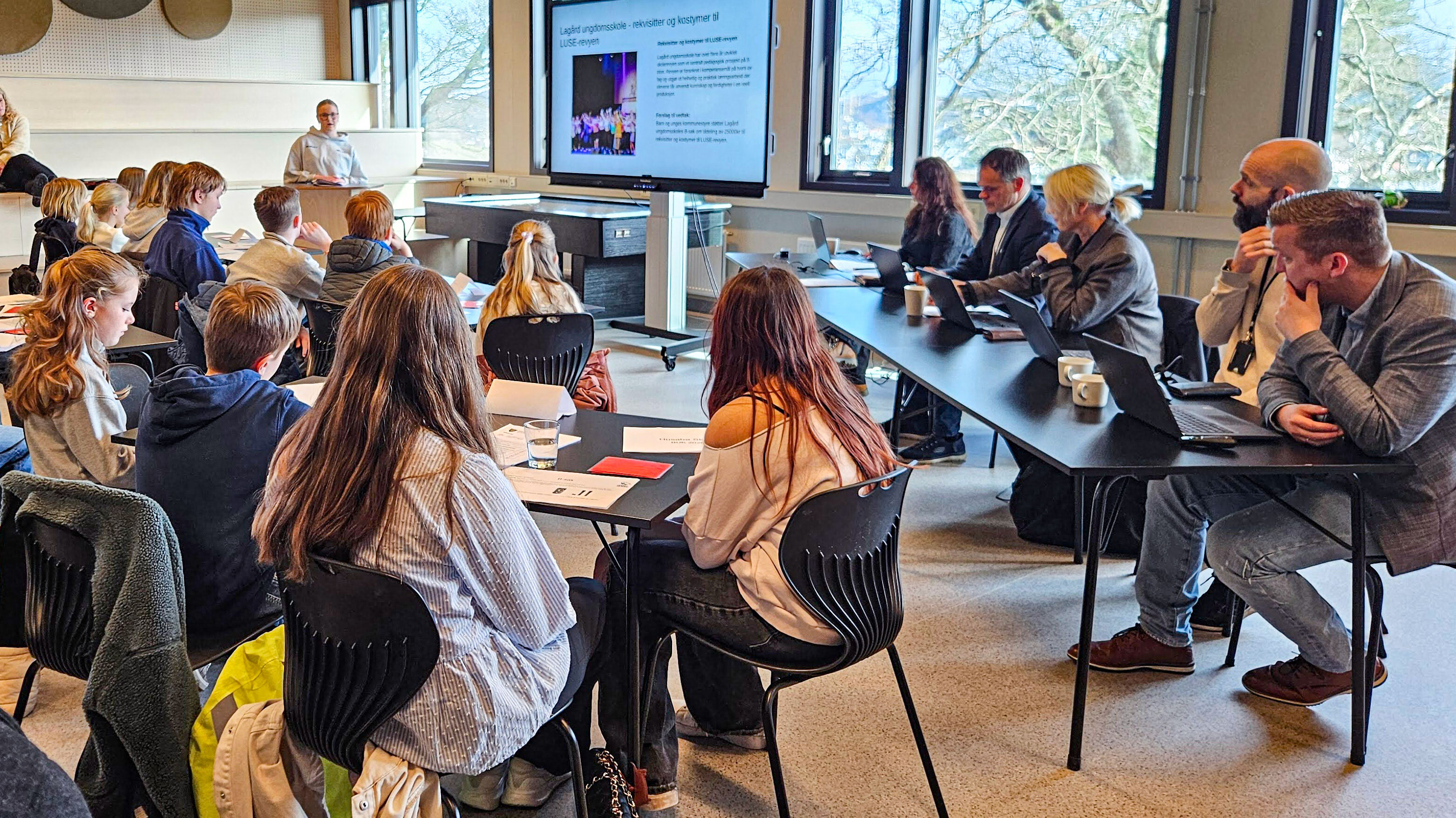 Ungdommene hører etter hva som blir sagt