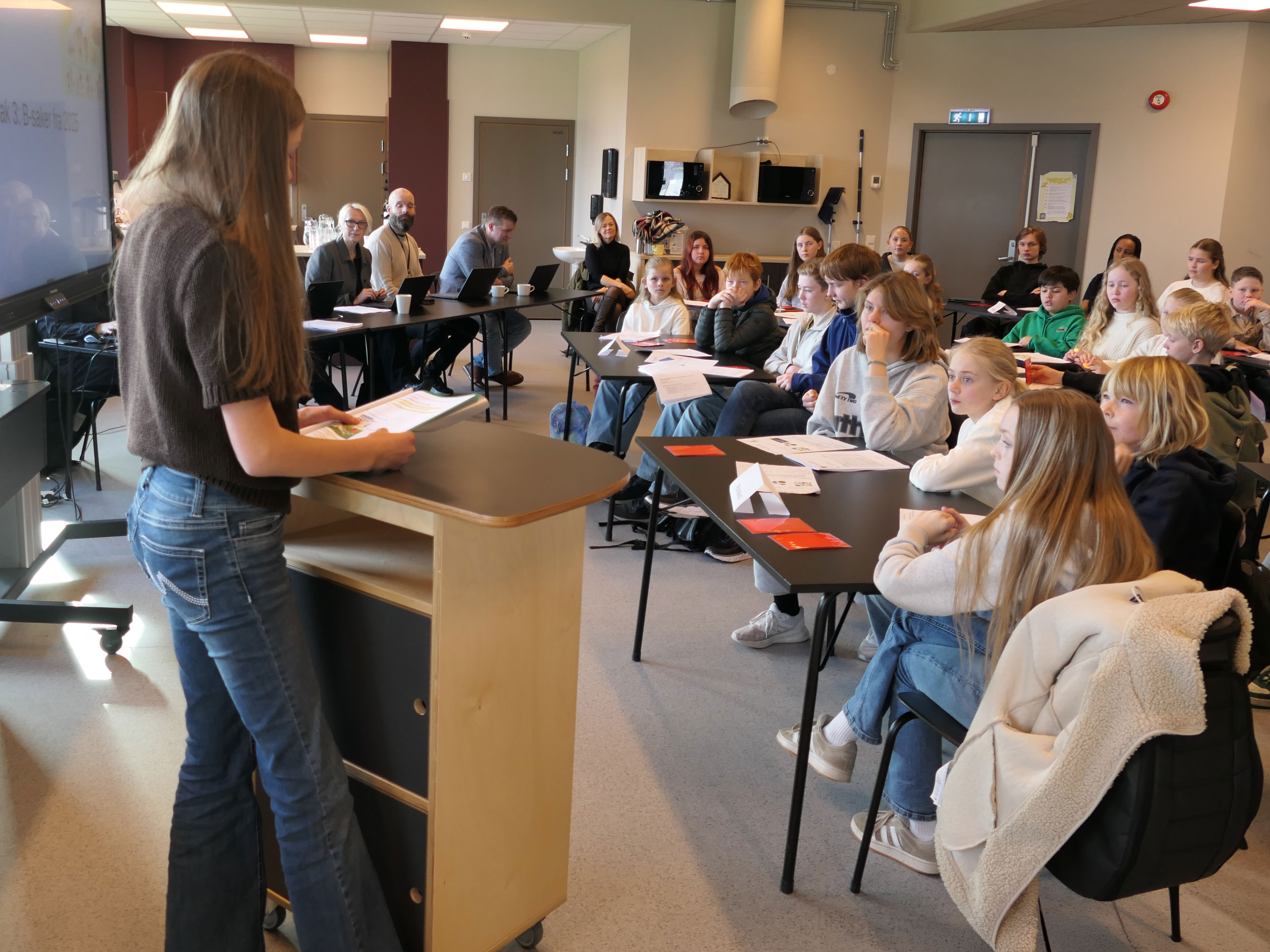 sak forran ungdommen