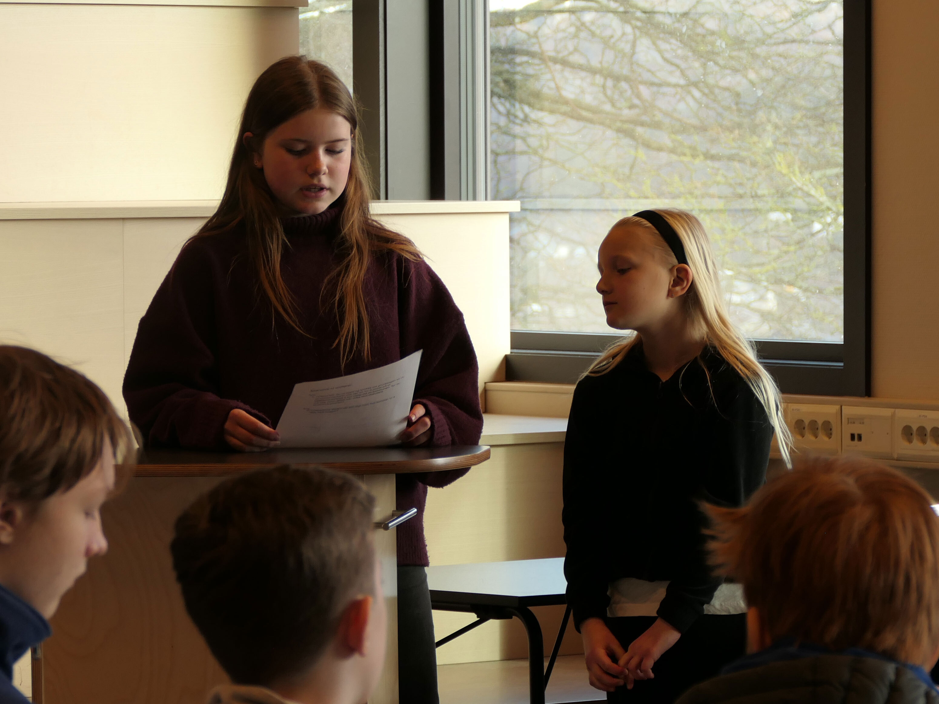 To fra samme skole på talerstolen