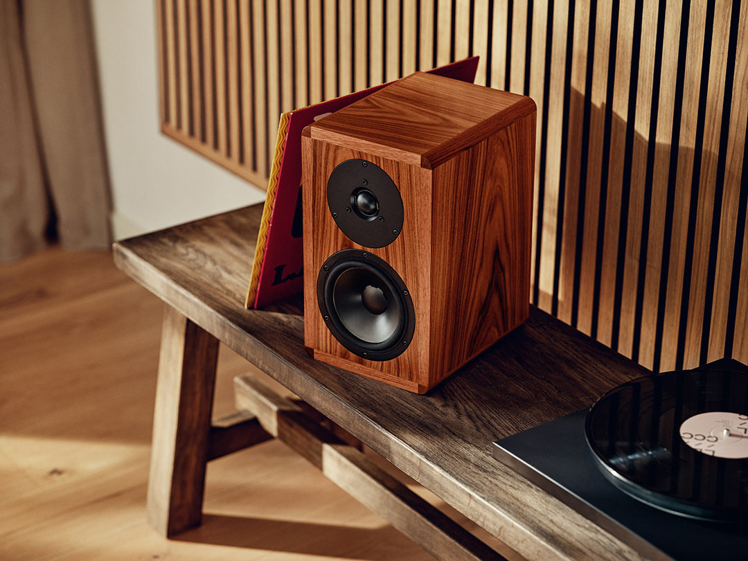 Dynaudio_Legend_NaturalRosewood_LS_07.jpg