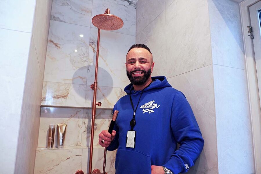 Hussein El Haddaoui startet med å kjøpe gamlebilen til sjefen og begynne å skru – i fjor passerte Norsk Rørservice 100 millioner i omsetning. (Arkivfoto)