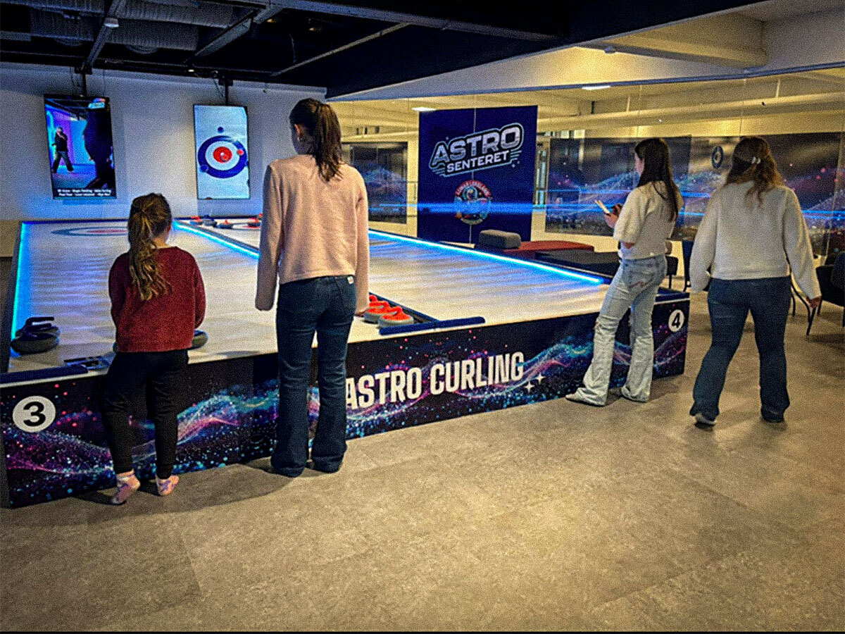 Barn som spiller curling