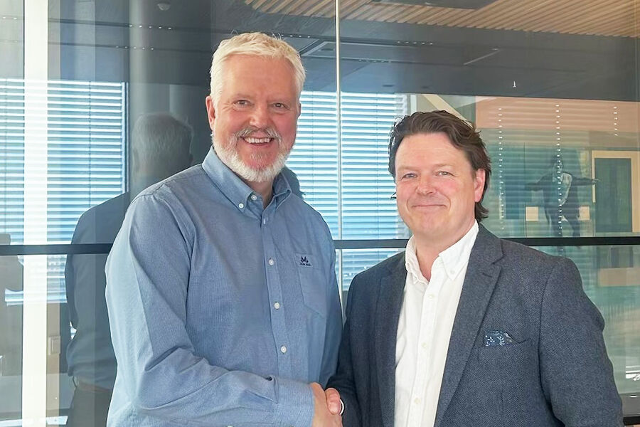 Bildet: Fra venstre: Arne Håkon Burdal, administrerende direktør i Swegon Norge, og Lars Erik Finne, Ahlsell Norge, direktør M&A i Ahlsell Norge.