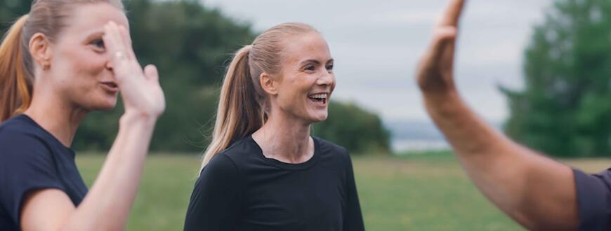 Tre damer som trener