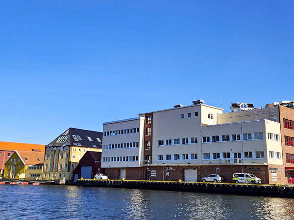 Politistasjonen i Strandgata sett i fra sjøen