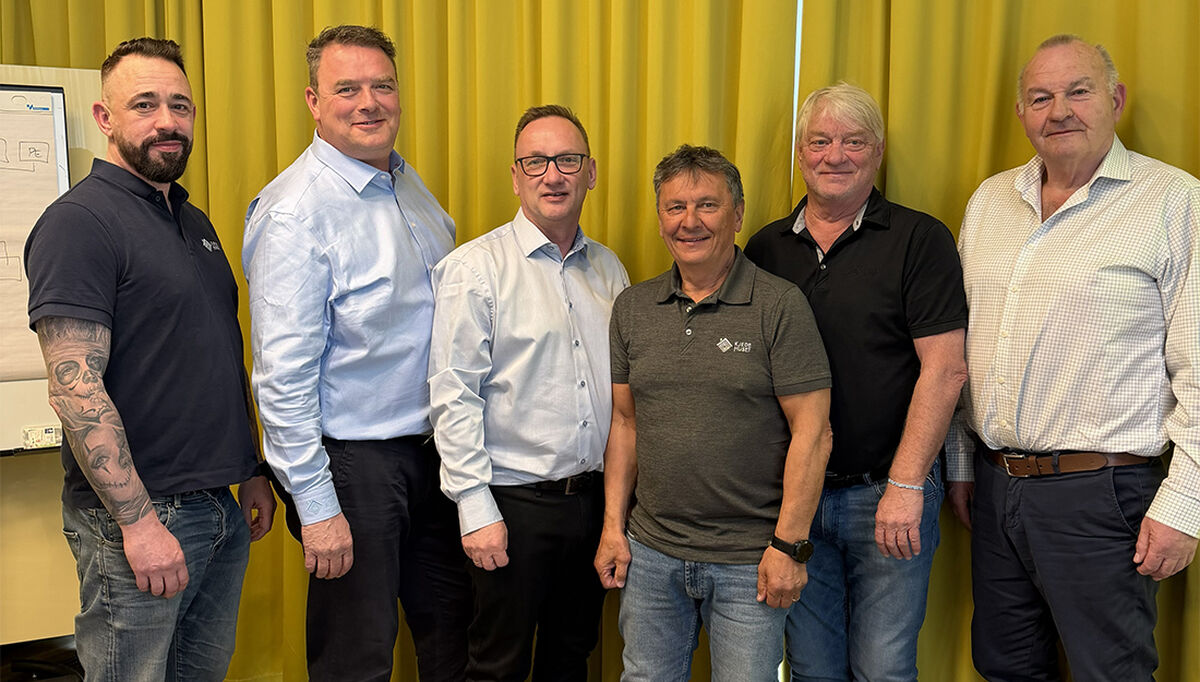 På bildet ser vi styret i VVSEksperten samlet på et brett: Fra venstre, Eskild Bø, Andenæs VVS, styreleder, Arild Brekke, daglig leder, Kai Johnsen, Tom Roger Haugen, Haugen Rør AS, Dagfinn Fanebust, Rørkompaniet AS, og Frank Løhre, Løhre VVS.