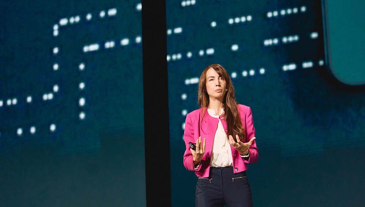 – På globalt plan rapporterer virksomheter allerede at de opererer med 70 prosent autonomi, med planer om å nå 80 prosent innen 2030, sier Gwenaelle Avice Huet, konserndirektør for industri i Schneider Electric. Foto: Christopher Mertz, Schneider Electric.