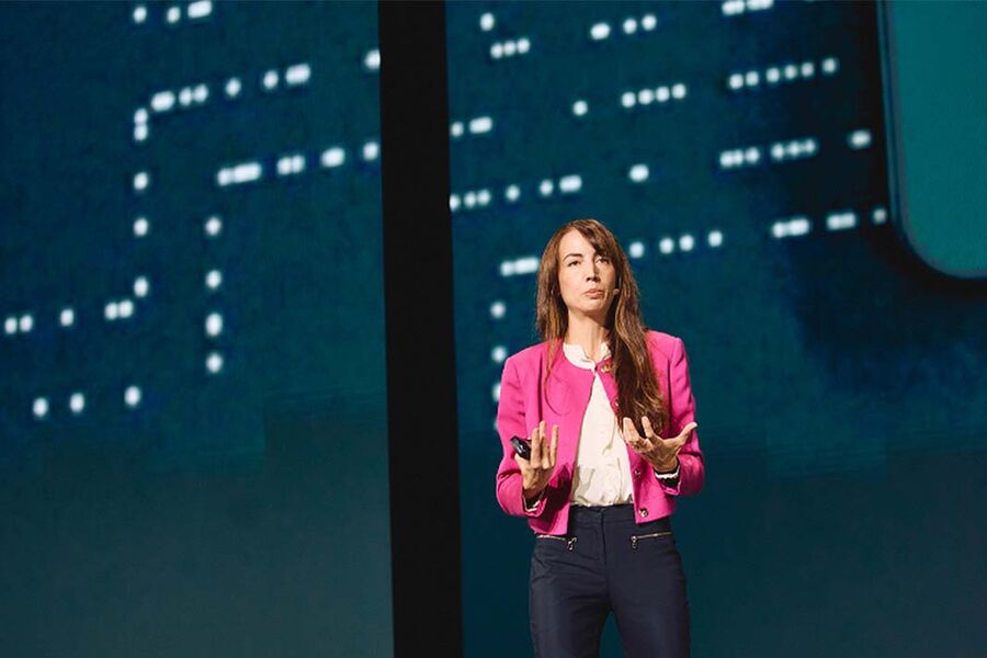 – På globalt plan rapporterer virksomheter allerede at de opererer med 70 prosent autonomi, med planer om å nå 80 prosent innen 2030, sier Gwenaelle Avice Huet, konserndirektør for industri i Schneider Electric. Foto: Christopher Mertz, Schneider Electric.