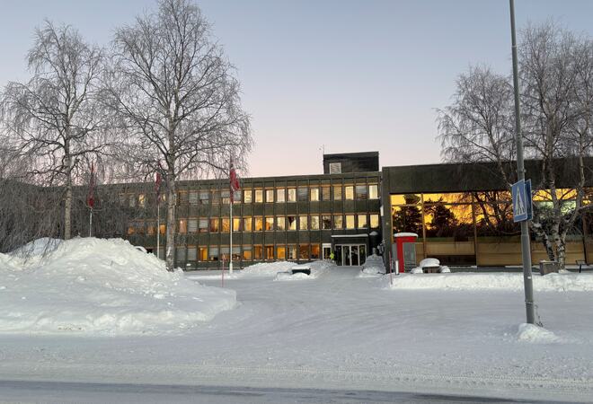 Bardu kommunehus vinter 2026