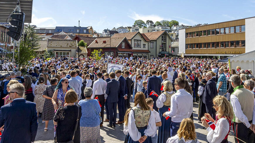 Feiring av nasjonaldagen på torget i 2024