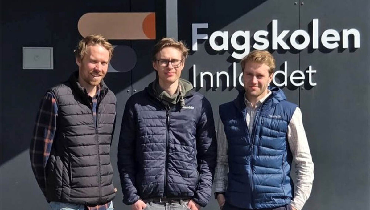Fagskolestudentene, Martin Bråten Torseth, Erlend Lyster Ryen, og Lars Rivenes, ved Fagskolen Innlandet, har utarbeidet en ny rapport med tittelen: En normativ analyse av trykksatt testing for rør-i-rør