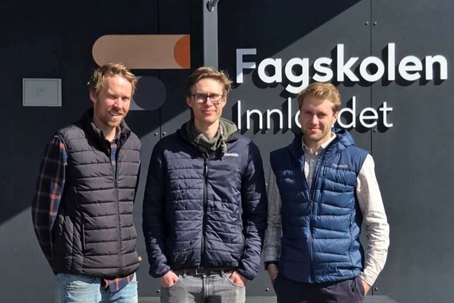 Fagskolestudentene, Erlend Lyster Ryen, Martin Bråten Torseth, og Lars Rivenes, ved Fagskolen Innlandet, har utarbeidet en ny rapport med tittelen: En normativ analyse av trykksatt testing for rør-i-rør