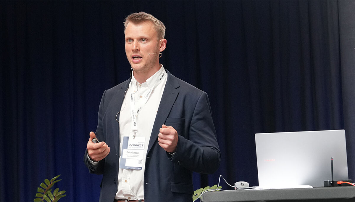 – Bygg mindre og modulært for maks fleksibilitet – og følg referansedesign, sier Erik Gjesdal direktør for datasentre i Norden og Baltikum i Schneider Electric. Foto: Stefania Nilsen, Schneider Electric. – Bygg mindre og modulært for maks fleksibilitet – og følg referansedesign, sier Erik Gjesdal direktør for datasentre i Norden og Baltikum i Schneider Electric. Foto: Stefania Nilsen, Schneider Electric.