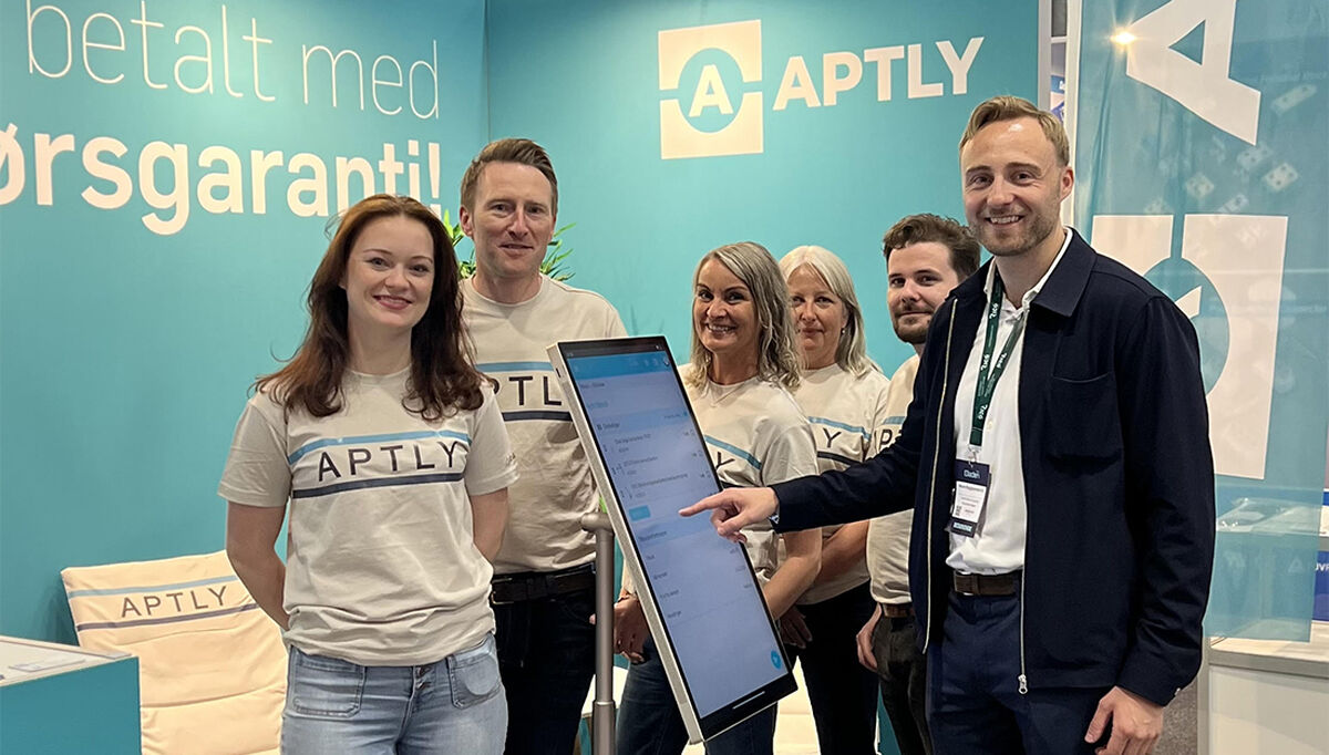 Her ser vi teamet fra Aptly sammen med Henrik Myhra Slyngstadli, Key Account Manager i Byggtjeneste, i forbindelse med inngåelsen av samarbeidet.