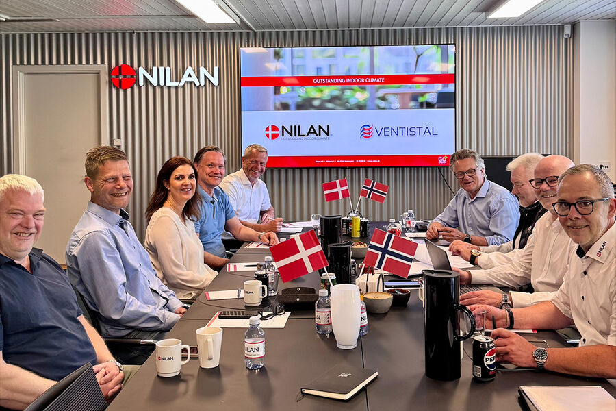 Under avtaleinngåelsen sist uke. Fra venstre mot høyre, Torgeir Karlsen, Ventistål, René Sjøquist Franck, Nilan AS, Maren Louise Severinsen, Ventistål, Morten Lunder, Ventistål, Peter Sønderskov, Nilan AS, Øystein Bø, Ventistål, Trond Severinsen, Ventistål, Per-Erik Hansen, Nilan Norge, og Brian Hansen, Nilan AS
