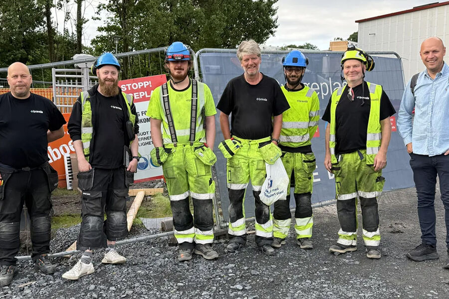 En fornøyd gjeng fra Bravida på plass i prosjektet på Rud i Bærum.