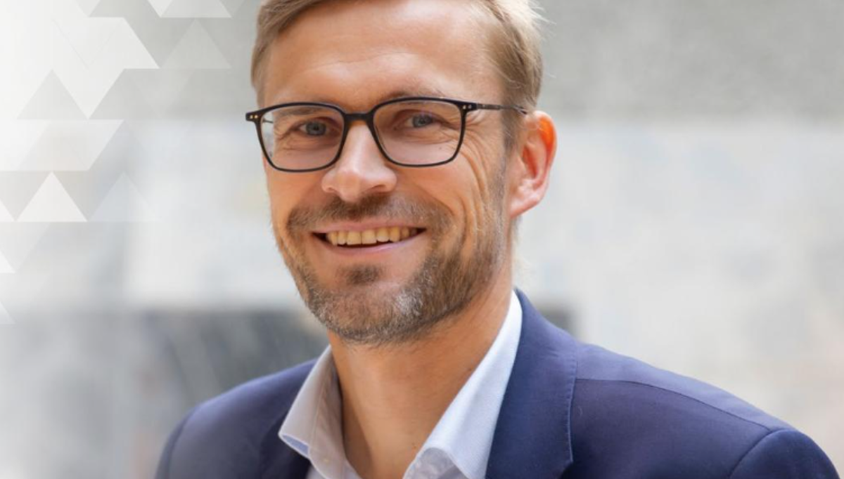 Henning Dalsegg, partner revisjon og bransjeleder for bygg og anlegg i BDO, spår at bransjen vil endre seg helt de neste fem årene, med færre mellomstore aktører. Henning Dalsegg, partner revisjon og bransjeleder for bygg og anlegg i BDO, spår at bransjen vil endre seg helt de neste fem årene, med færre mellomstore aktører.
