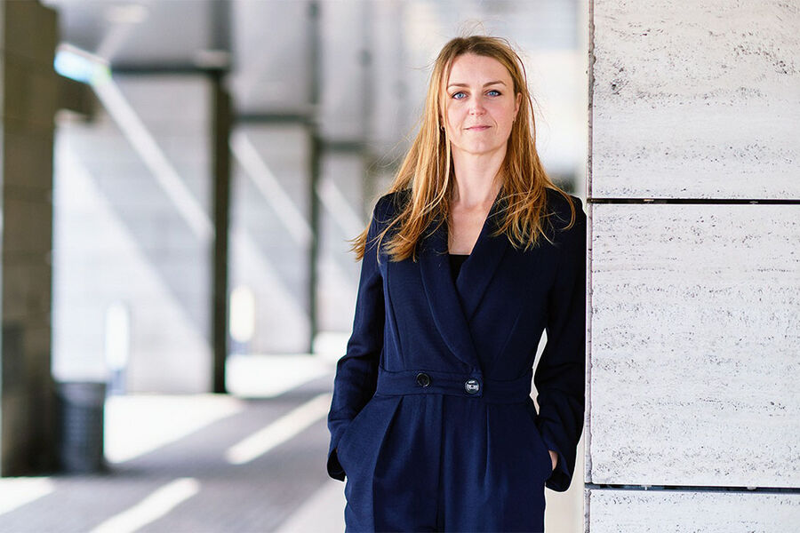 – Teknologi har ingen verdi i seg selv. Det viktigste er hvordan den løser reelle utfordringer for kundene, sier Aurélie Marcon. Hun tiltrer som Country President i Schneider Electric Norge 1. september. Foto: Schneider Electric.