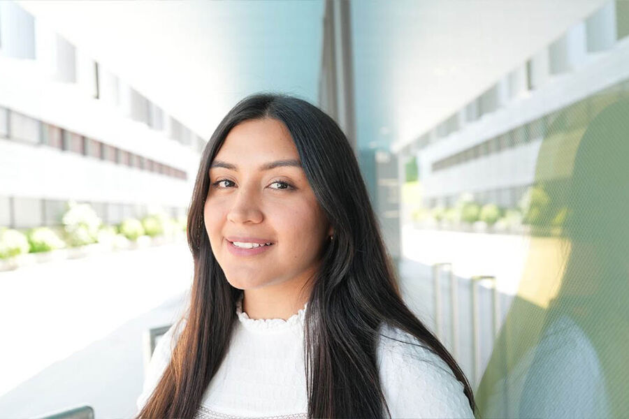 For å lykkes med digitale tvillinger, KI-fabrikker og nøyaktig simulering må vi satse på OpenUSD, skriver Camila Medina, direktør industri i Schneider Electric, i dette innlegget. Foto: Stefania Nilsen, Schneider Electric