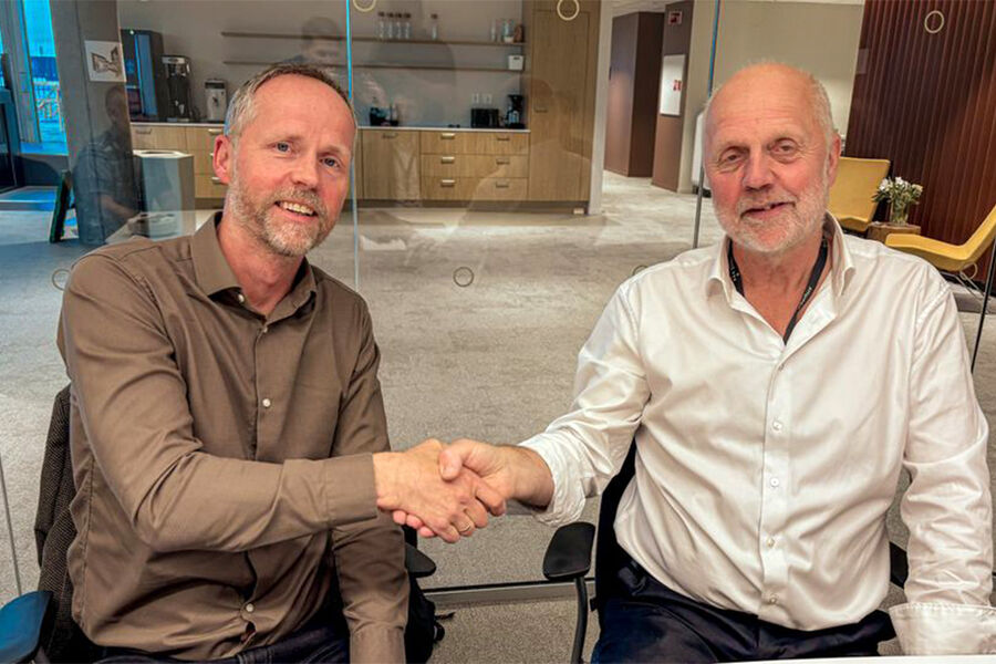 Kontrakten for den nye tekniske sentralen (som skal sikre energiforsyning og kjøling) ble signert av Pål Aglen (konserndirektør med ansvar for bygg i Skanska Norge) og Dag Bøhler (prosjektdirektør fra Helse Sør-Øst Prosjektorganisasjon).