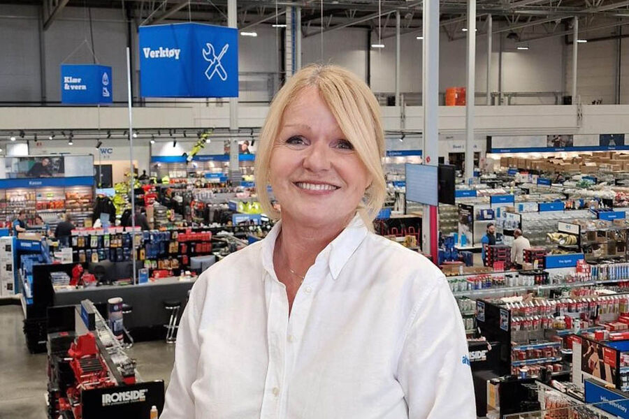 - Ahlsell stiller på VVS-dagene sammen med gode samarbeidspartnere som Hallströms, Cimberio, IMI, Armacell, FM Mattsson, Fischer, a-collection. Våre satsningsområder under messen blir ventilasjon, sanitær, rør, innreguleringsventiler, klammer / festemateriell, verktøy, verneutstyr og arbeidsklær, sier Unni Løkken, regional salgssjef VVS, Region Øst, Ahlsell