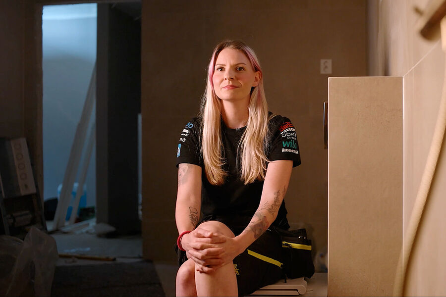 I filmen om asbest er det intervju med ulike håndverkere, blant annet rørlegger og Bli Rørleggers rørambassadør Christina Lie. Hun forteller at hun har vært borti asbest et par ganger.