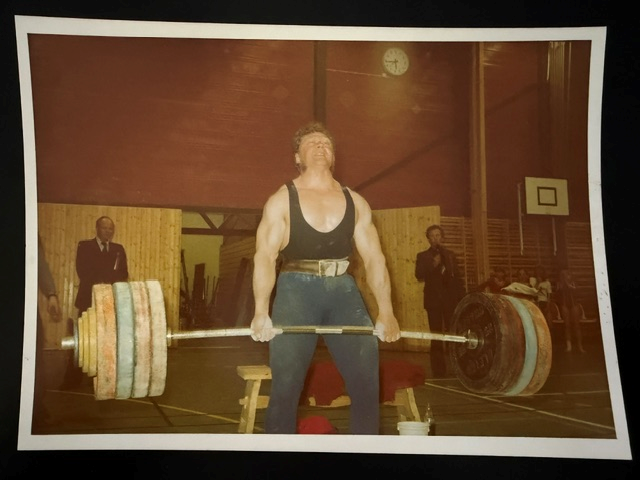 Bildet av Per Kristian Simonsen er fra åpningen av Barduhallen 17. mai 1979